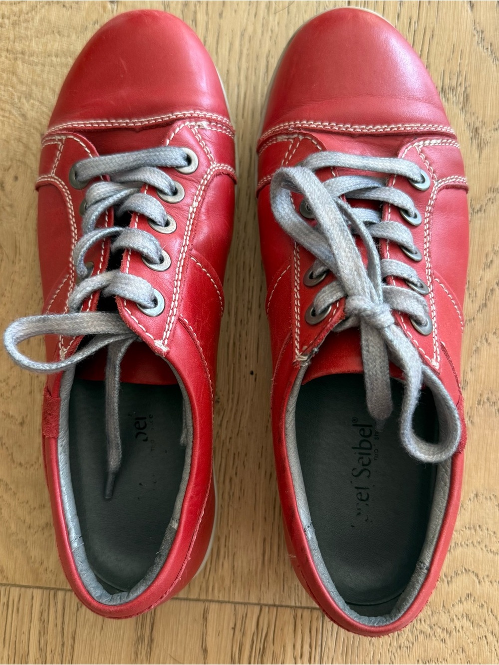 Red Women’s runners Lace-Up Sneakers Size 8